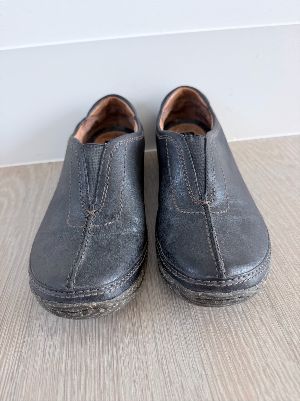 Vintage Black Clark’s Slip-On Leather Casual Shoes size 7,5
